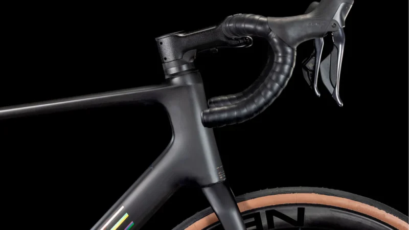 Cube Attain C:62 SLT carbon´n´rainbow (2025) – Image 2